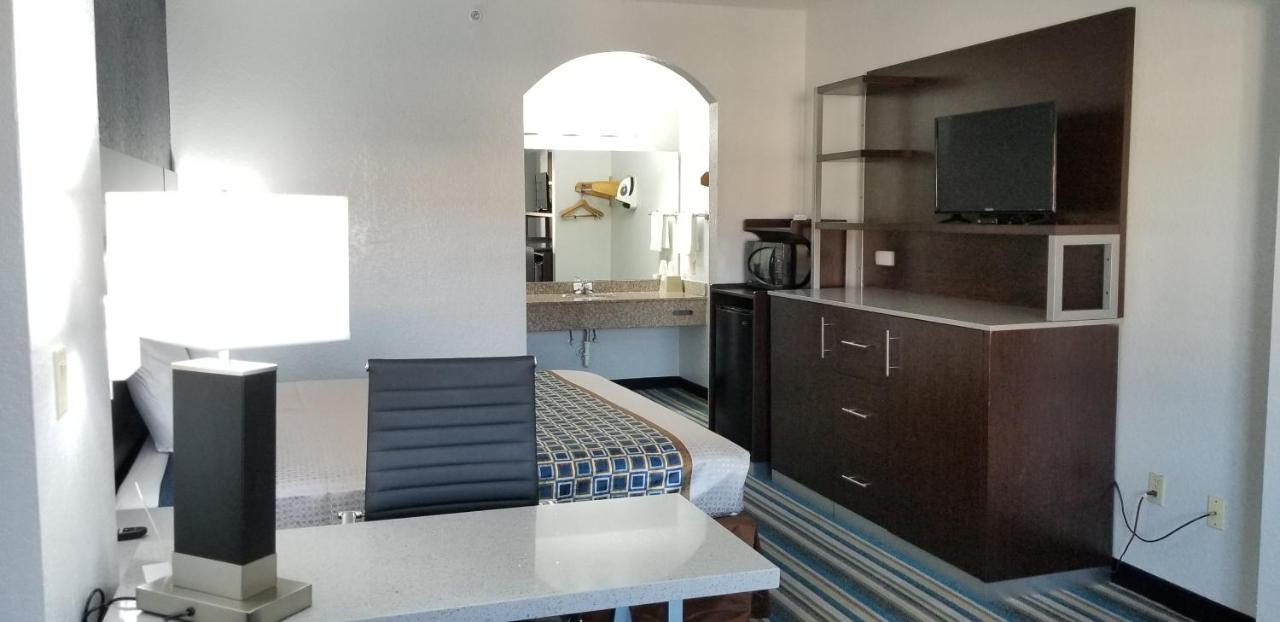 Homebridge Inn And Suites Бомонт Экстерьер фото